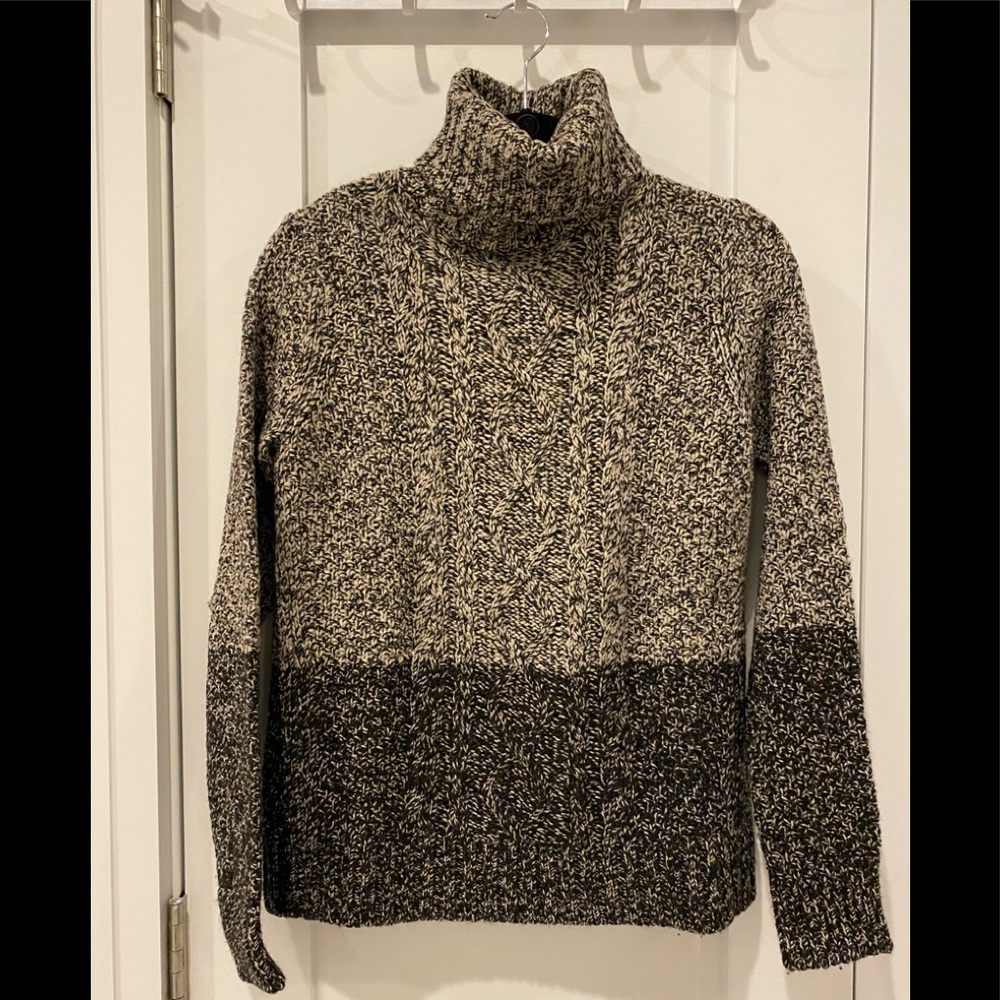 Vince marled turtleneck sweater. XS.